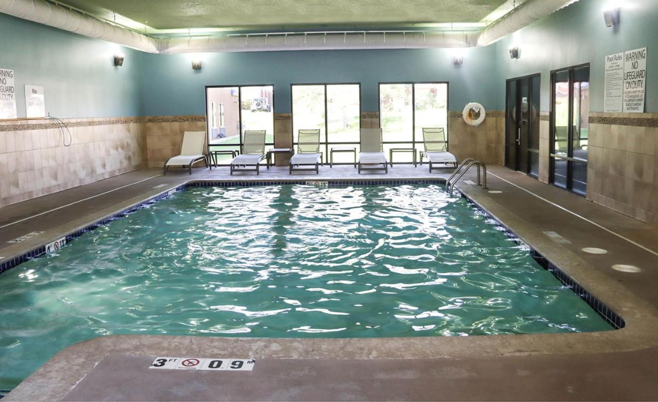 Holiday Inn Express Cedar Rapids - Collins Road By Ihg Dış mekan fotoğraf