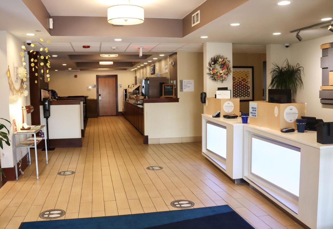 Holiday Inn Express Cedar Rapids - Collins Road By Ihg Dış mekan fotoğraf