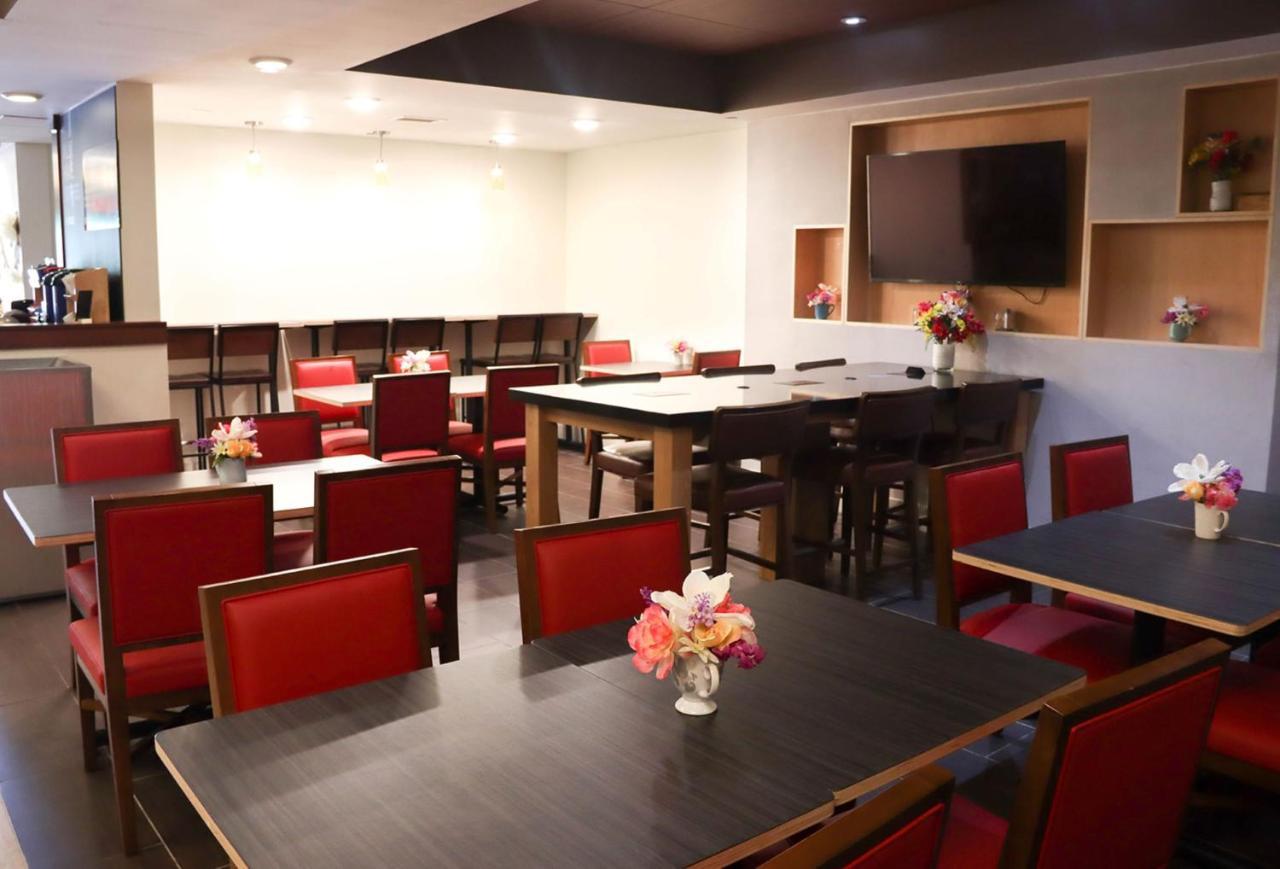 Holiday Inn Express Cedar Rapids - Collins Road By Ihg Dış mekan fotoğraf