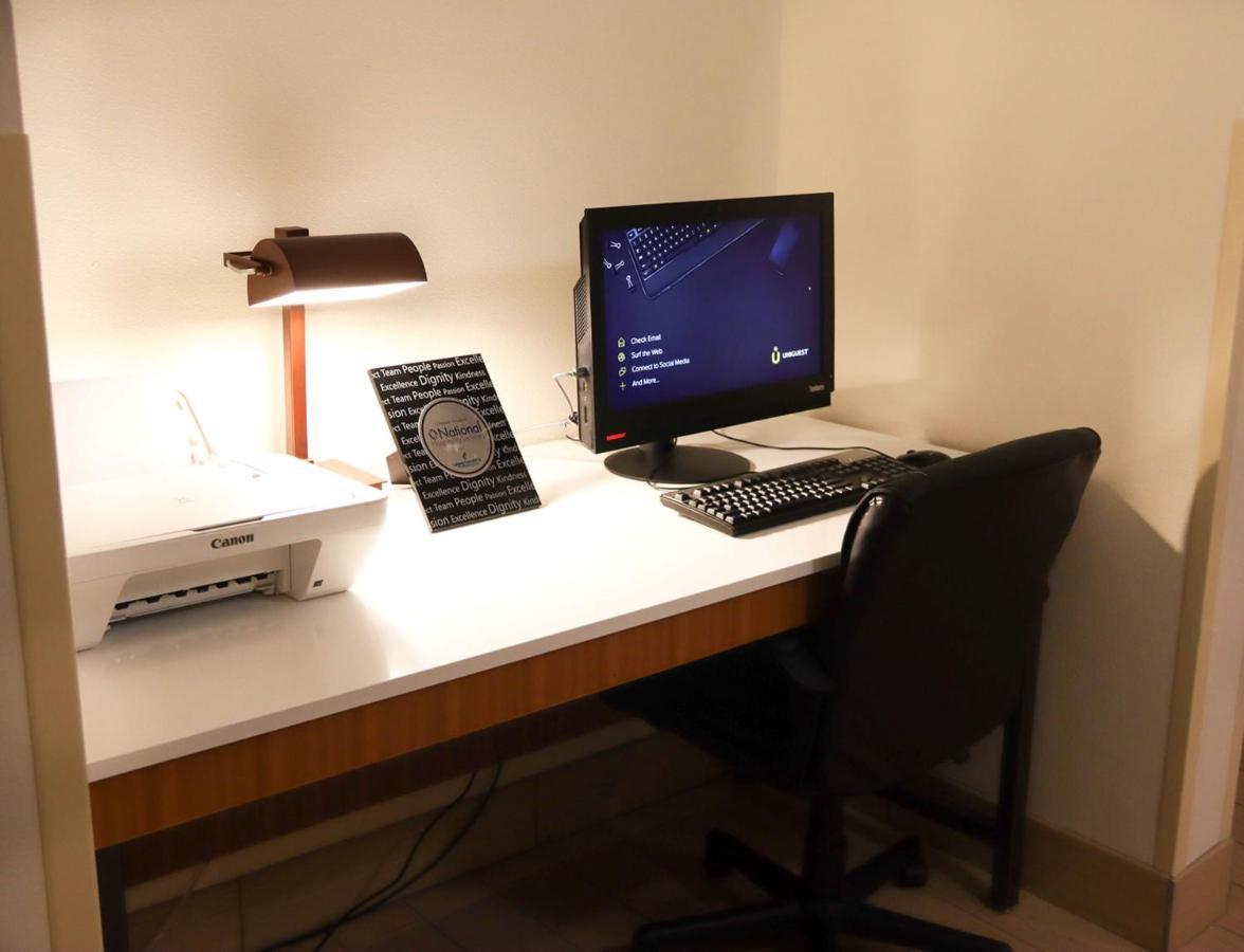 Holiday Inn Express Cedar Rapids - Collins Road By Ihg Dış mekan fotoğraf