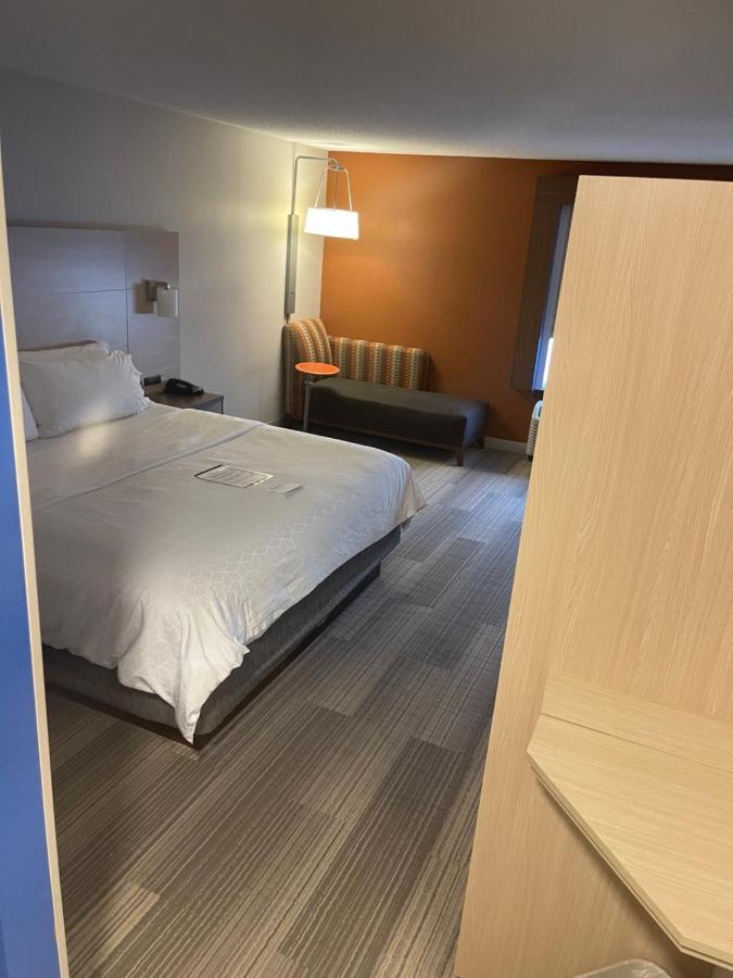 Holiday Inn Express Cedar Rapids - Collins Road By Ihg Dış mekan fotoğraf