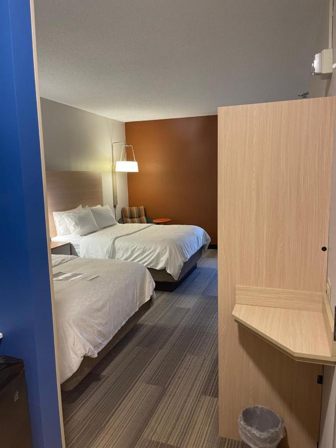 Holiday Inn Express Cedar Rapids - Collins Road By Ihg Dış mekan fotoğraf