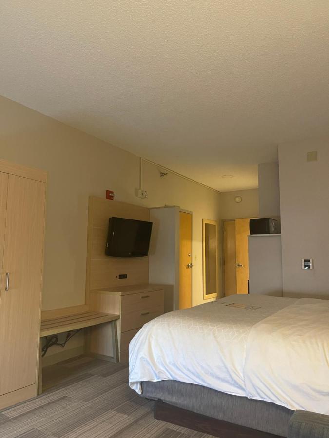 Holiday Inn Express Cedar Rapids - Collins Road By Ihg Dış mekan fotoğraf