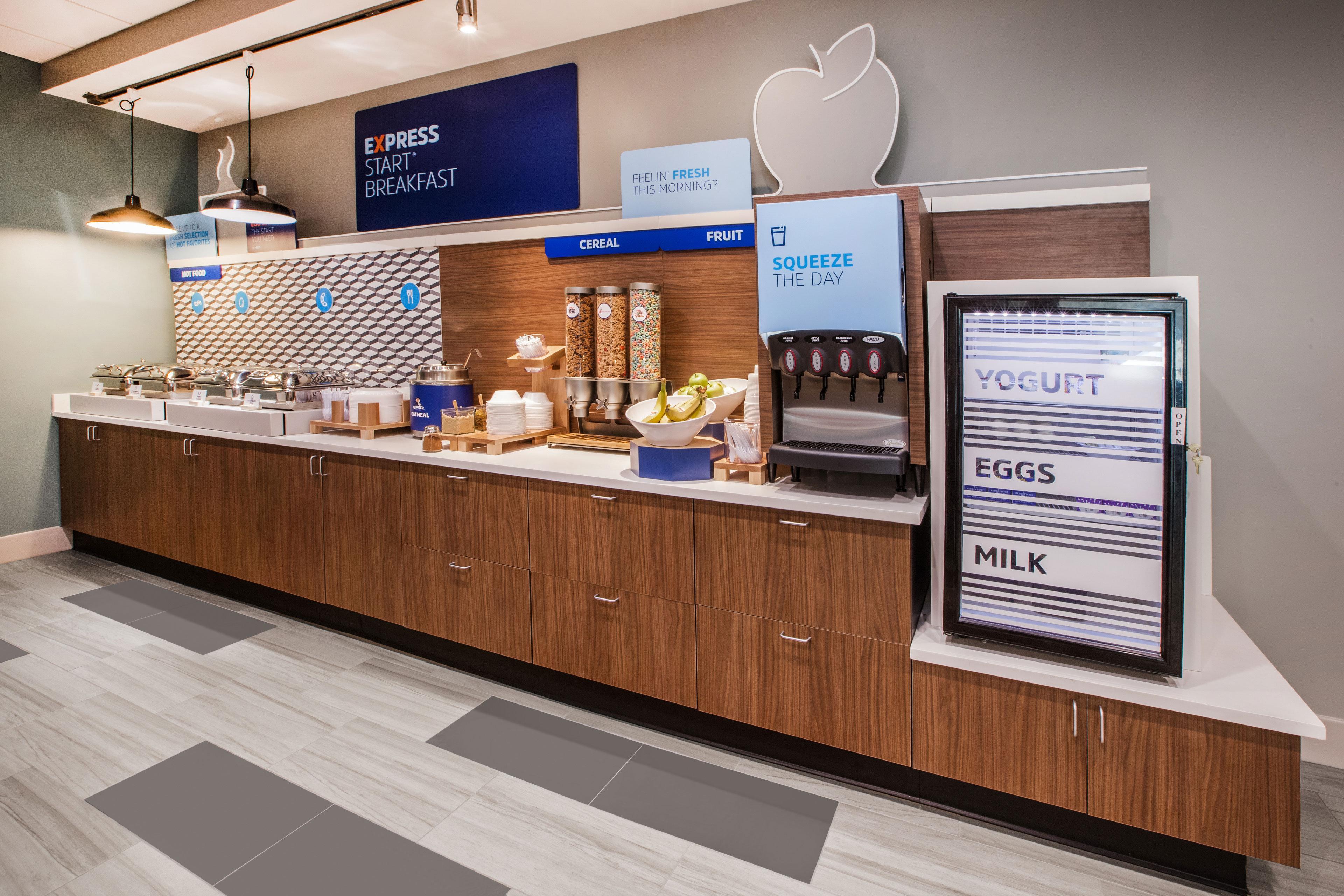 Holiday Inn Express Cedar Rapids - Collins Road By Ihg Dış mekan fotoğraf