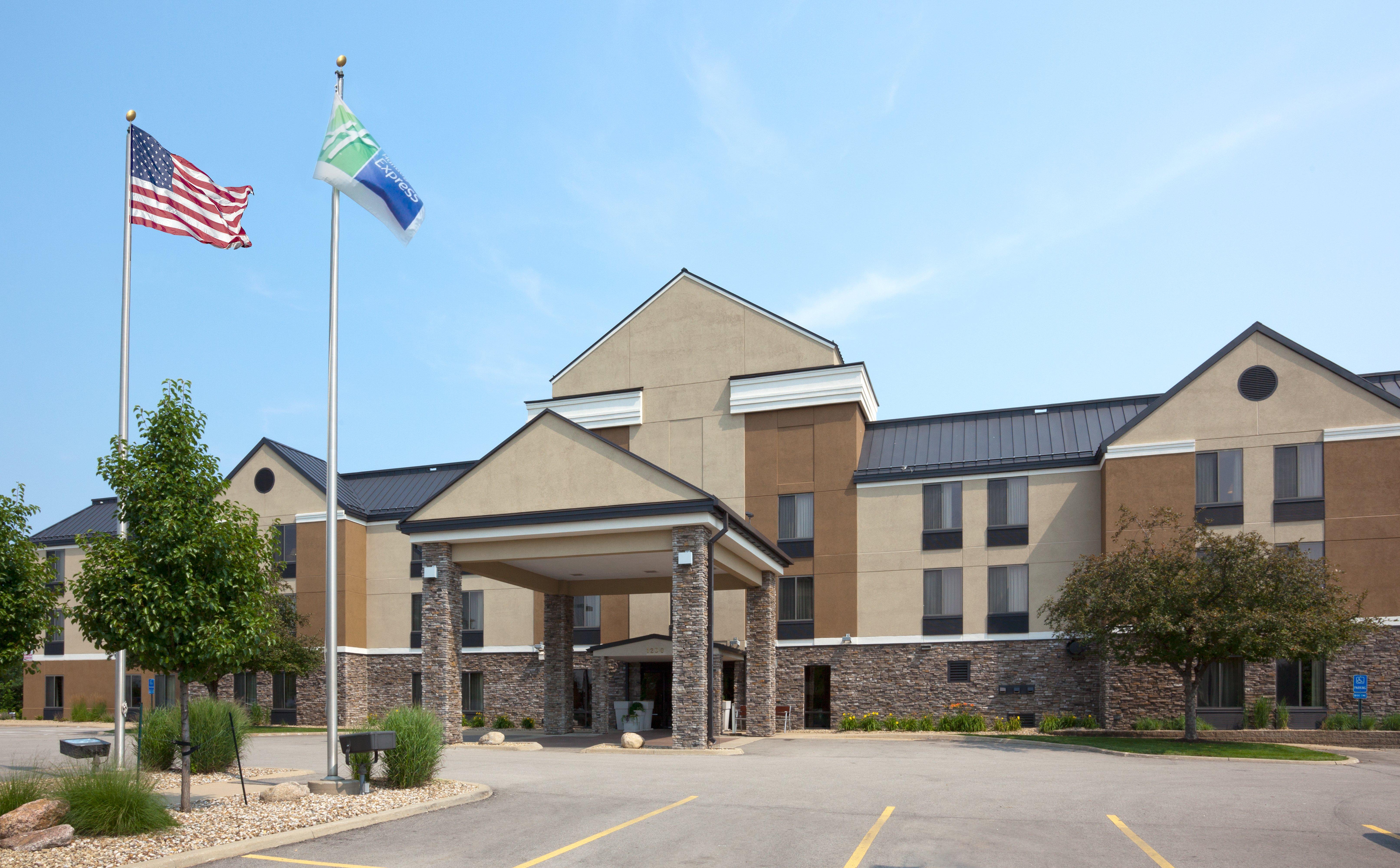 Holiday Inn Express Cedar Rapids - Collins Road By Ihg Dış mekan fotoğraf