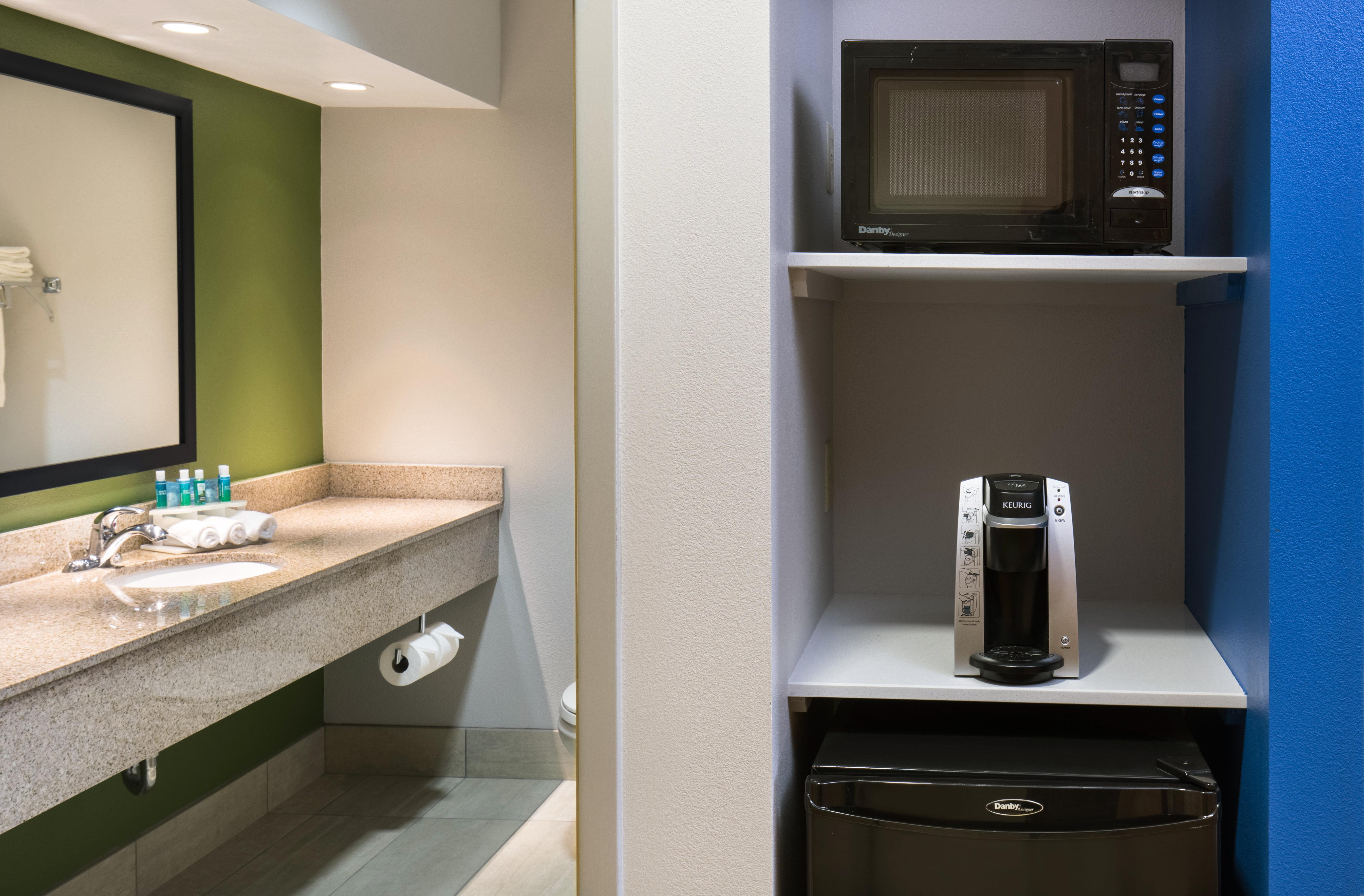 Holiday Inn Express Cedar Rapids - Collins Road By Ihg Dış mekan fotoğraf