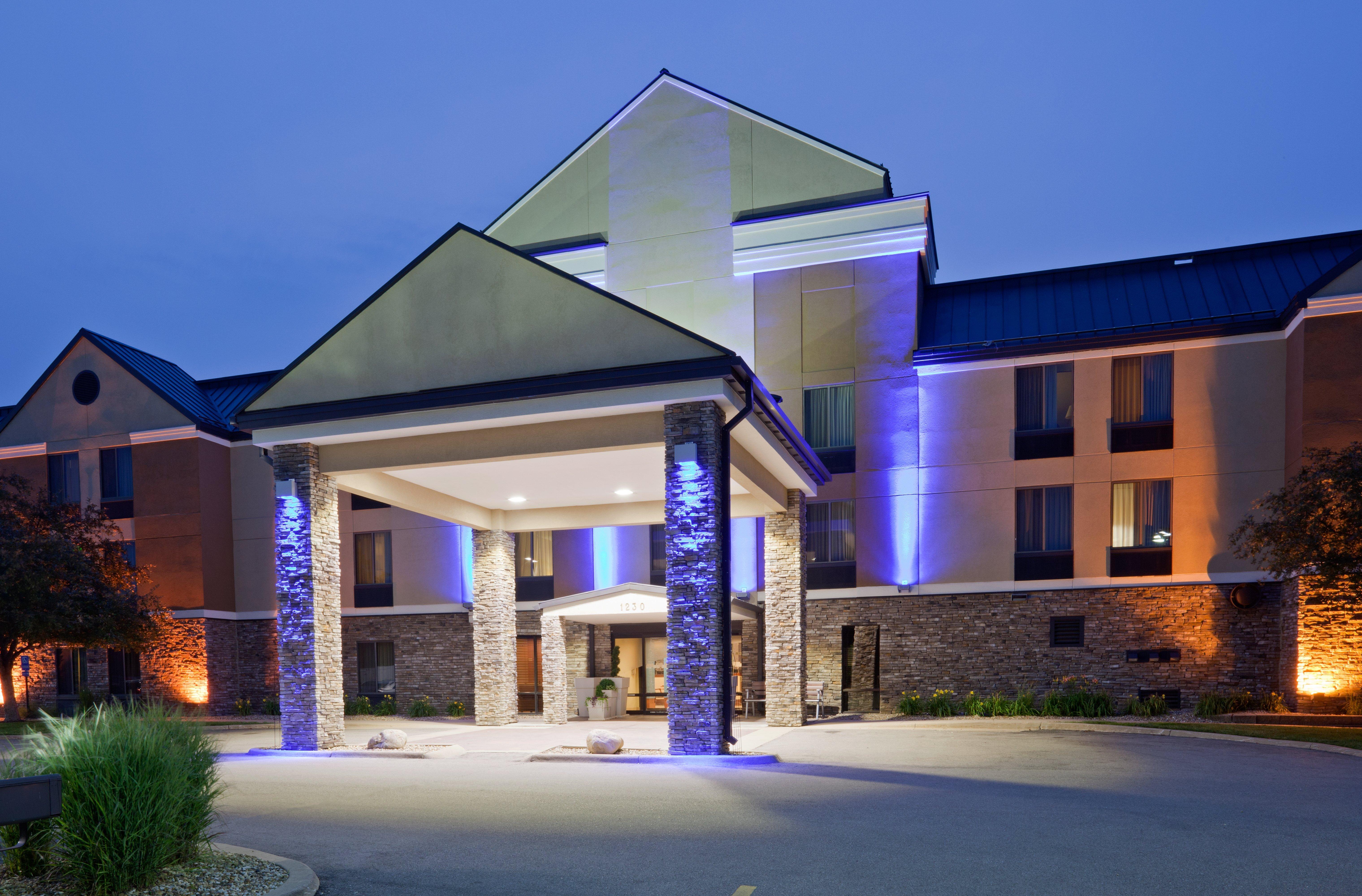 Holiday Inn Express Cedar Rapids - Collins Road By Ihg Dış mekan fotoğraf